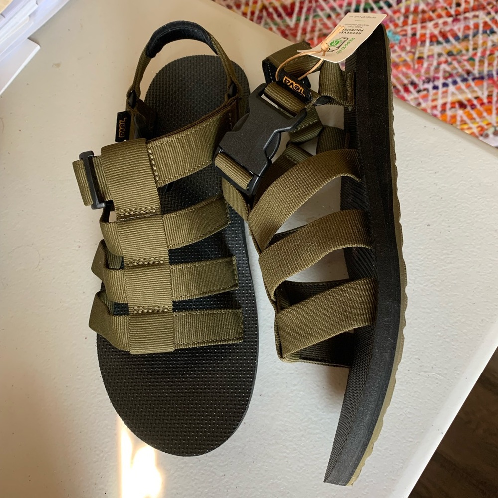 BRAND NEW Tevas